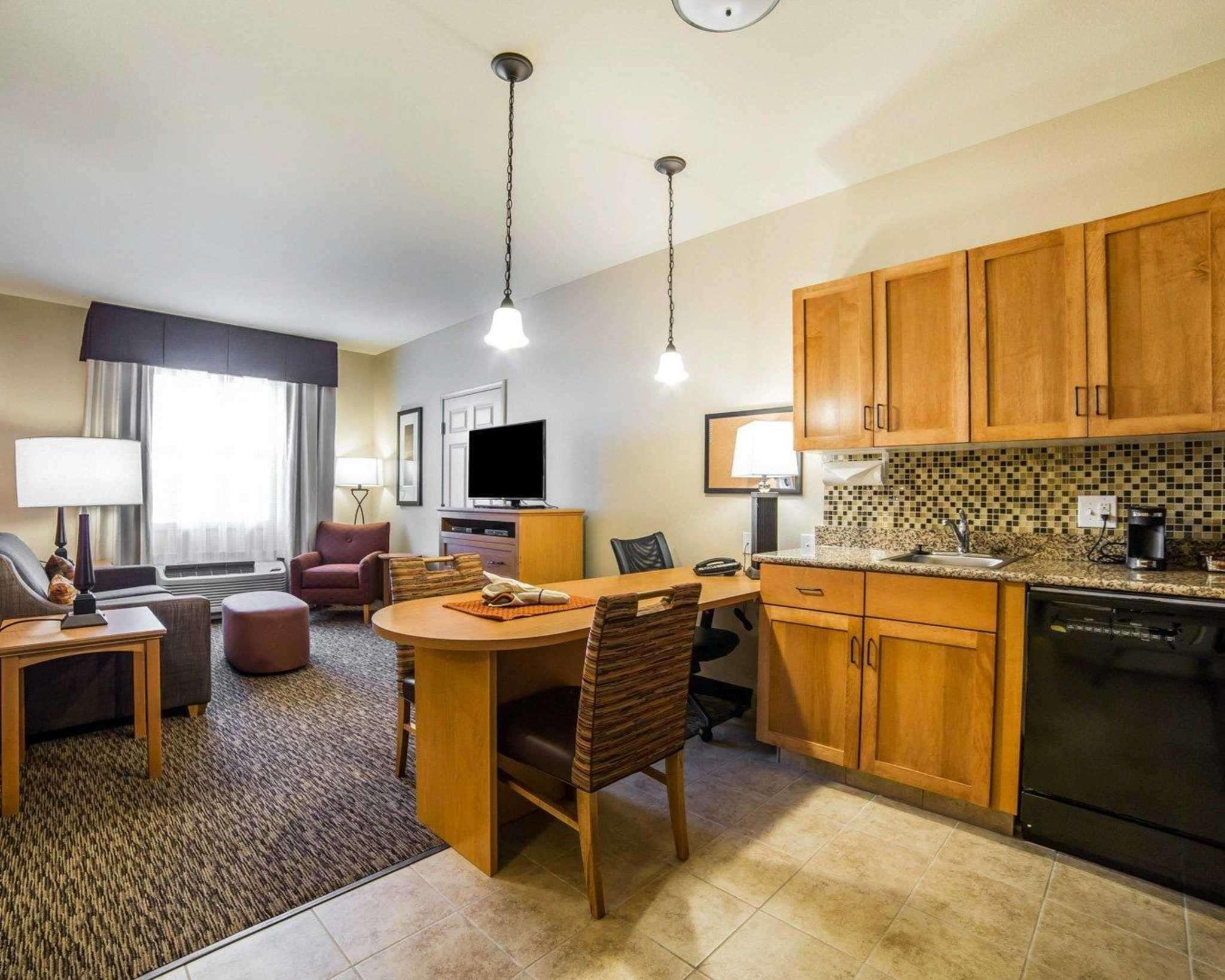 Mainstay Suites Sidney - Medical Center Extérieur photo