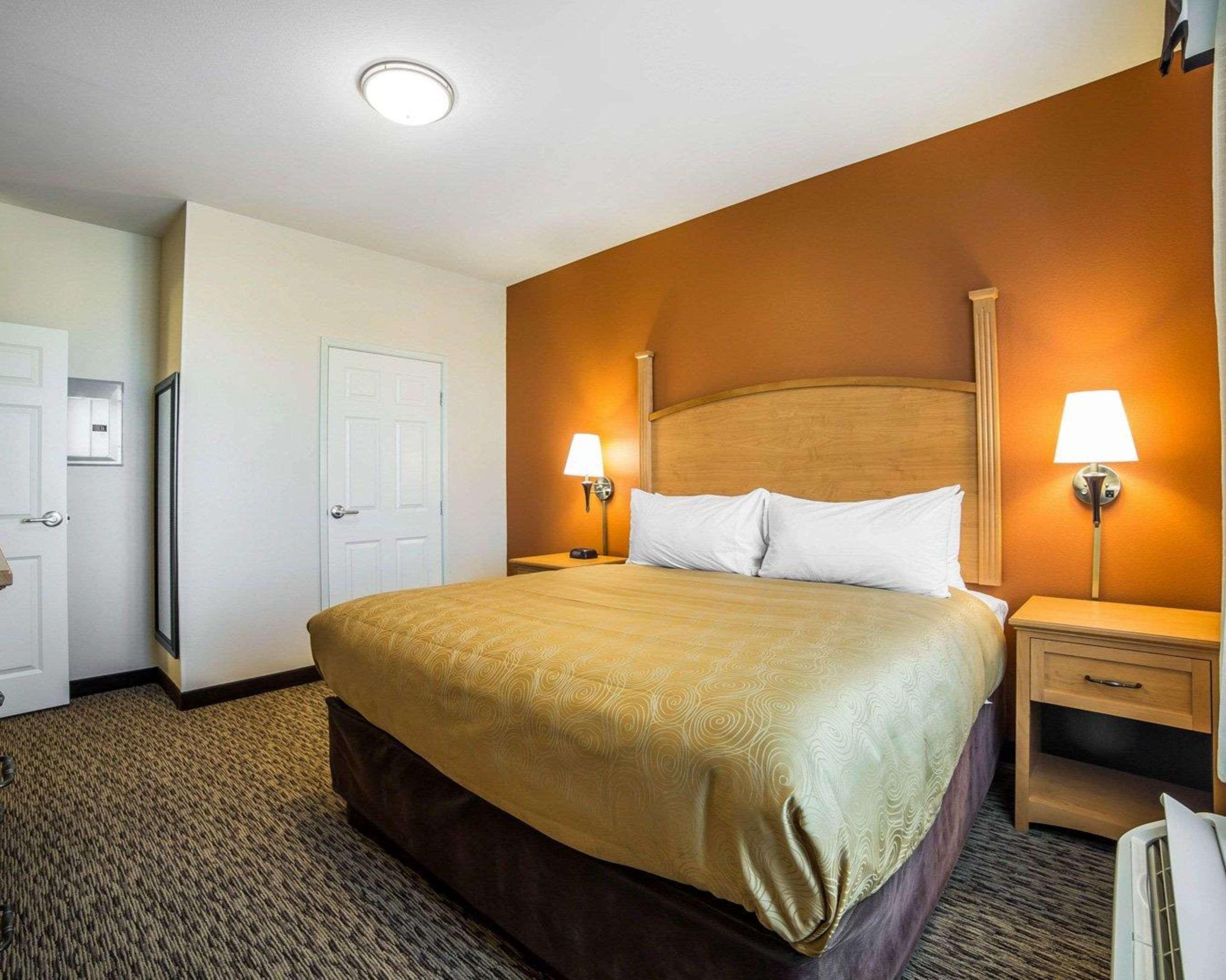 Mainstay Suites Sidney - Medical Center Extérieur photo