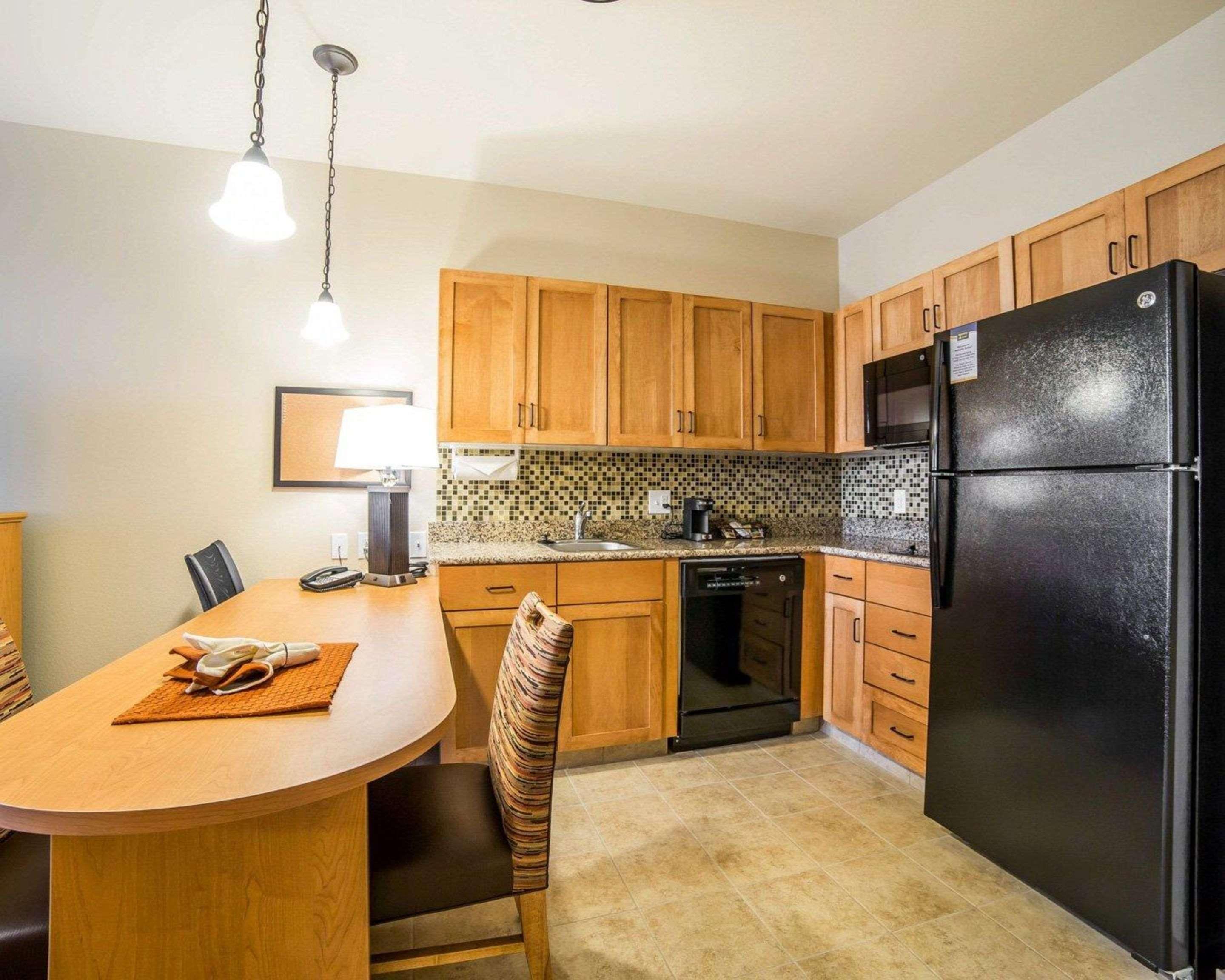 Mainstay Suites Sidney - Medical Center Extérieur photo