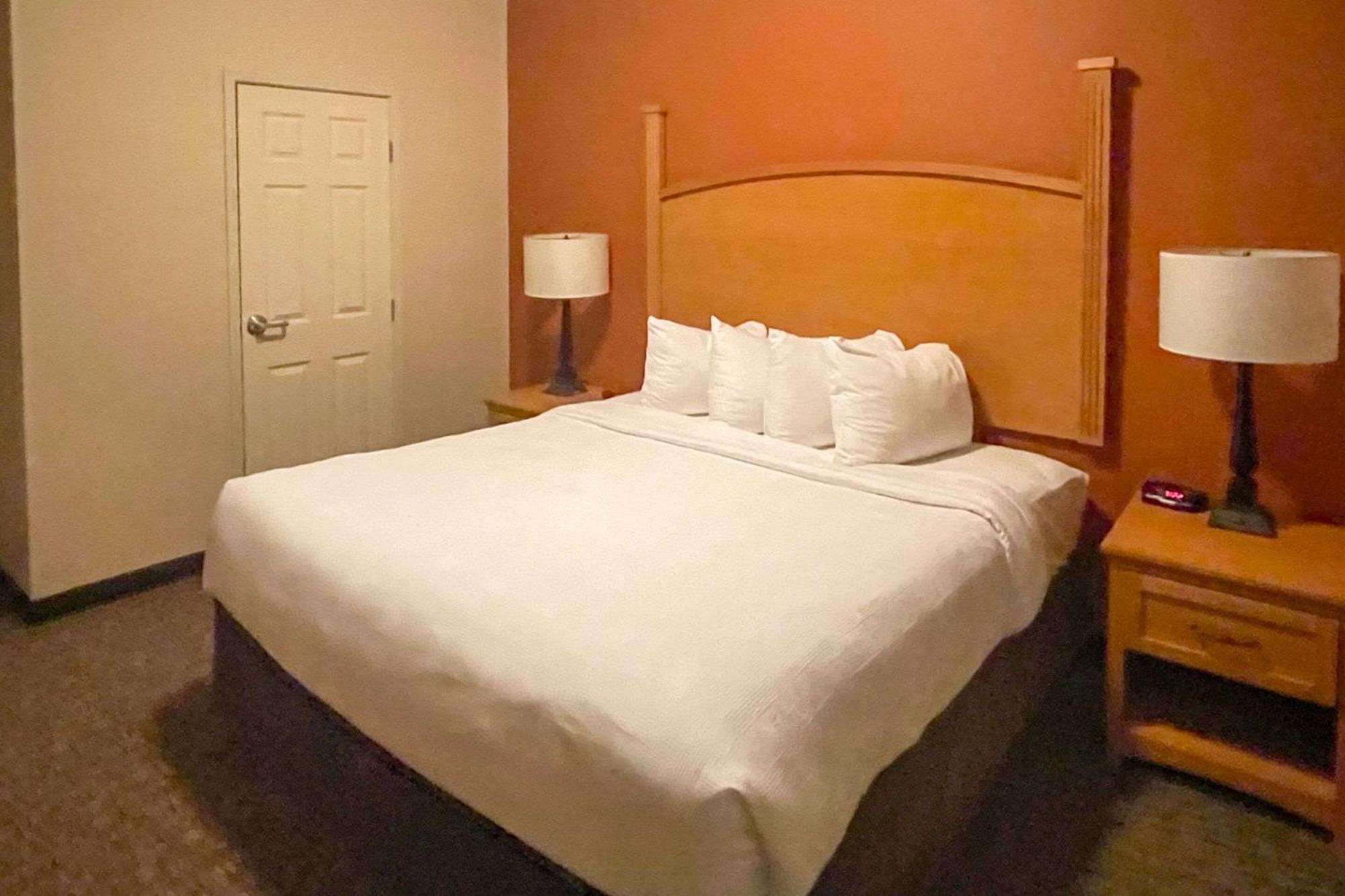 Mainstay Suites Sidney - Medical Center Extérieur photo