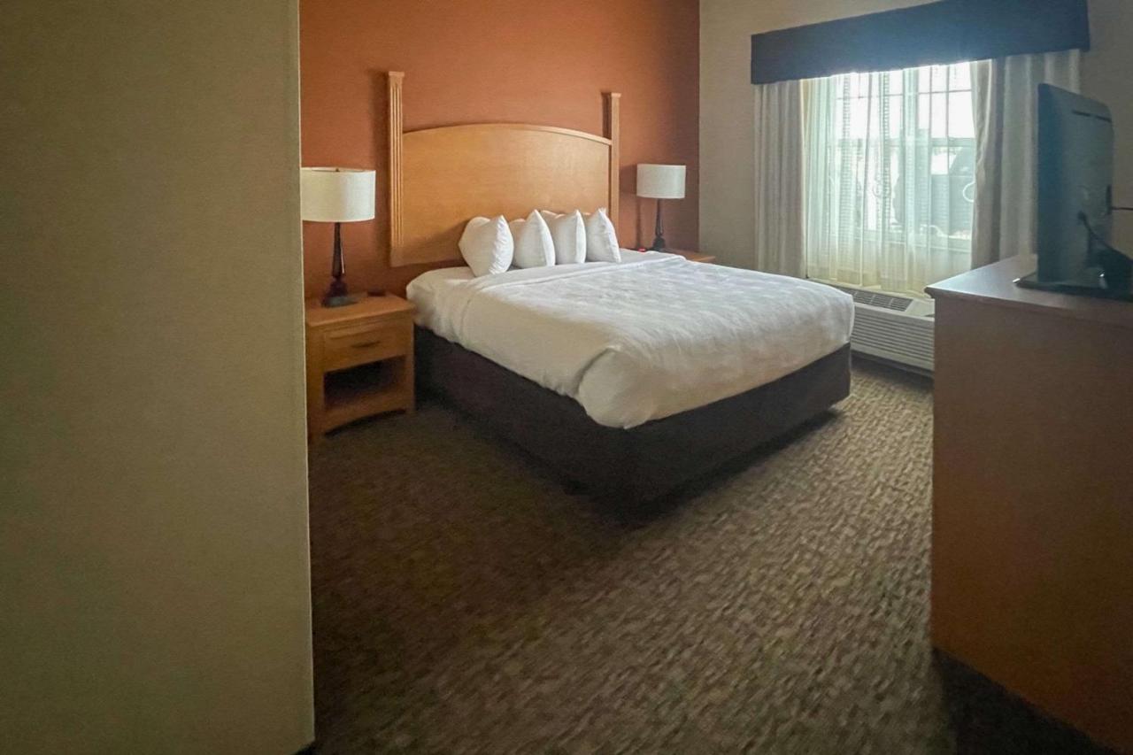 Mainstay Suites Sidney - Medical Center Extérieur photo